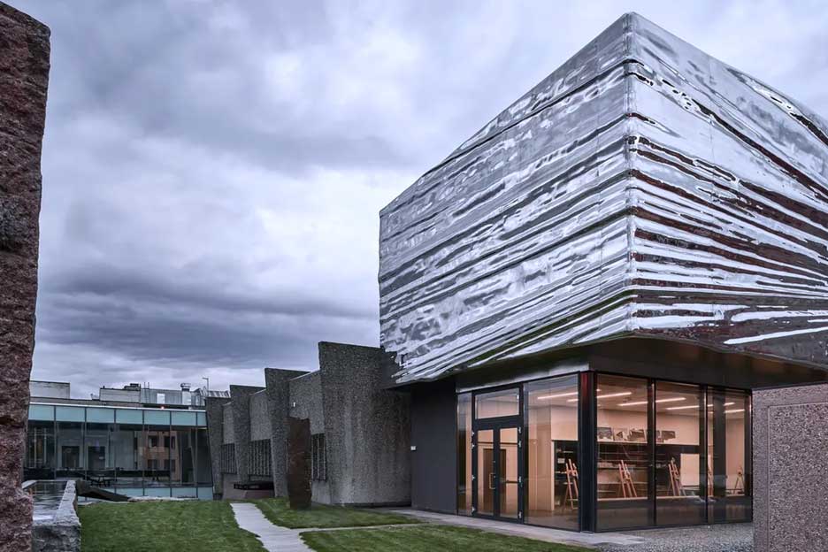 2nd Expansion of the Lillehammer Art Museum: a cantilevered hall on top of a children’s workshop (Architonic 2025)