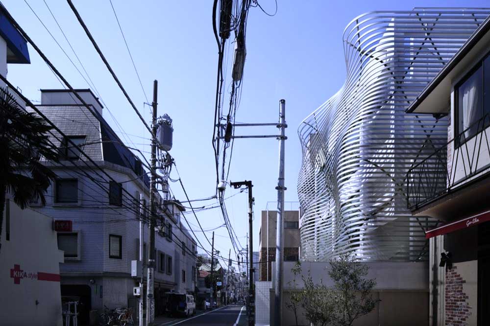 The Dear Jingumae Building Differentiated itself from the Neighboring Structures (Arch2O 2025)
