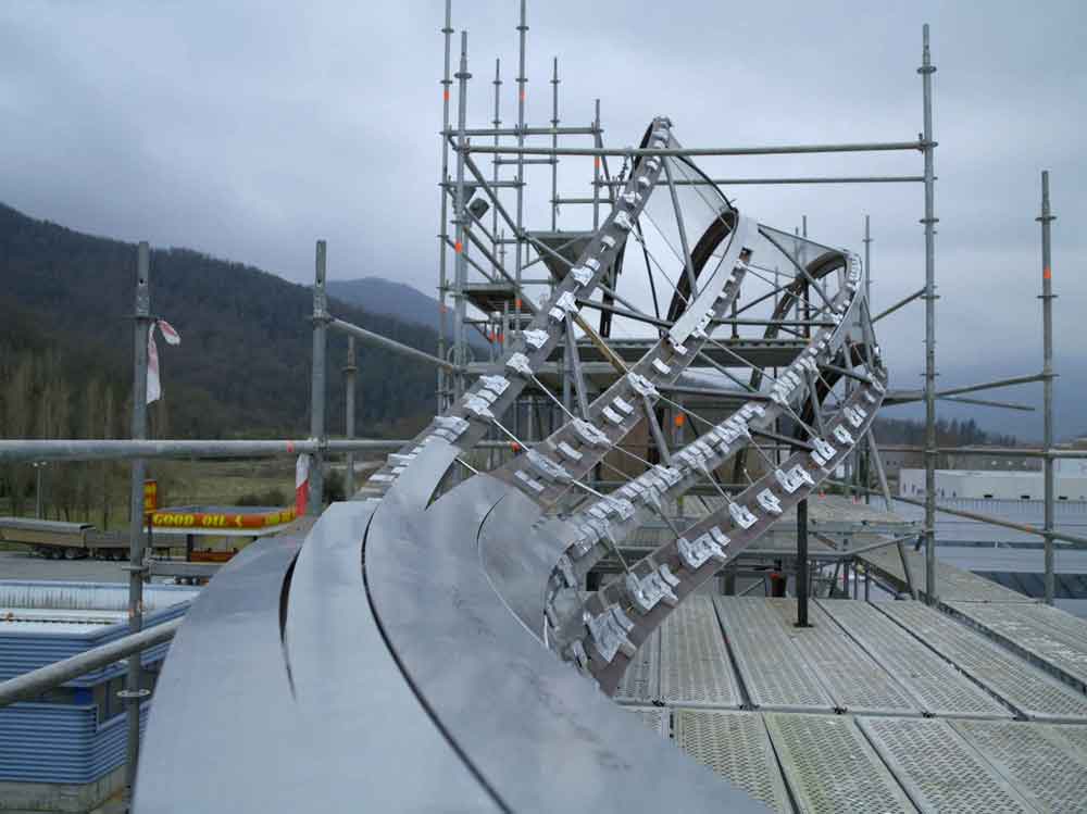 Stainless Steel Frames Made up of Stainless Steel Plates & Metal Connectors (Photo Courtesy of Heatherwick Studio 2014)