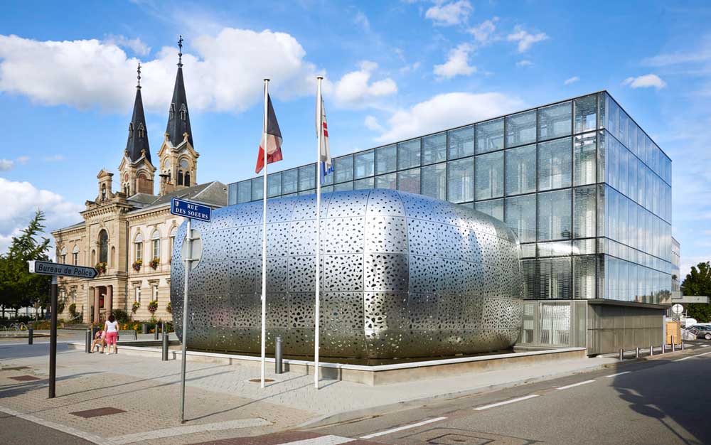 Illkirch-Graffenstaden Town Hall As a Whole Entity (Photo Courtesy of CHRISTOPHE CREUTZ & Archinect)