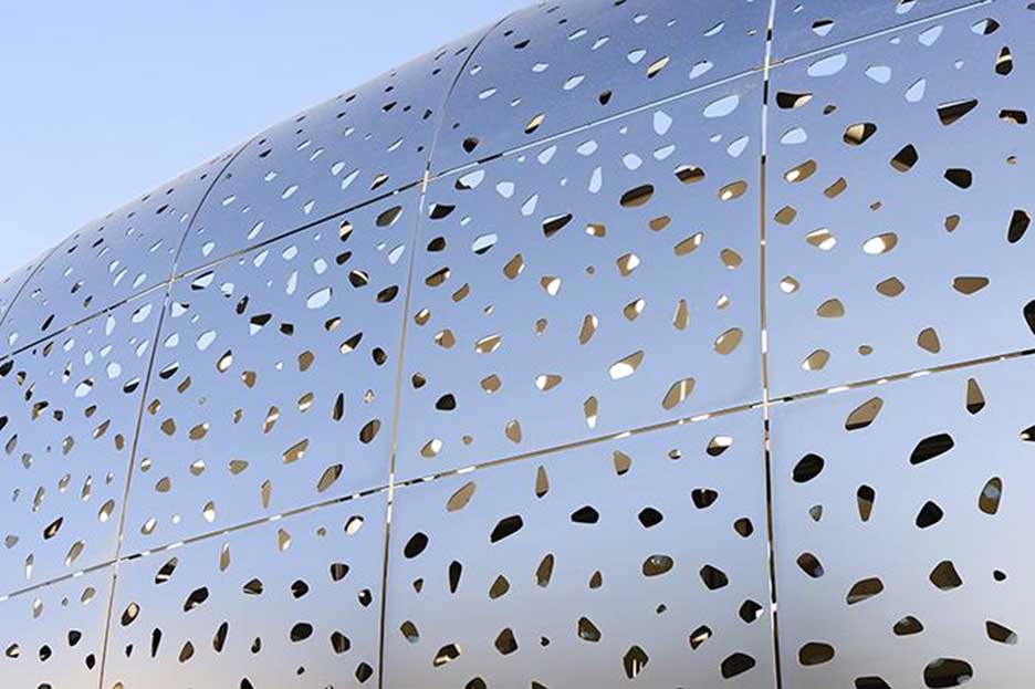 Stainless Steel Applied to the Shell of Illkirch-Graffenstaden Town Hall Entrance (Photo Courtesy of CHRISTOPHE CREUTZ & DIVISARE)
