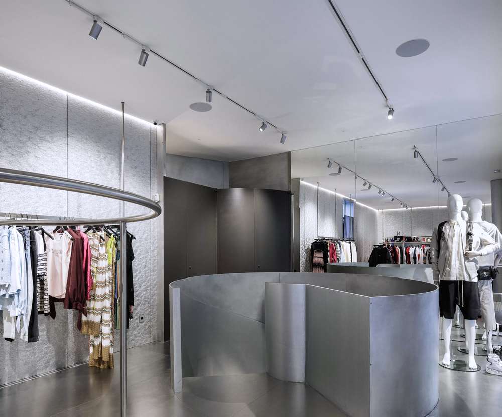 Aluminum Used Heavily in MKR Shop (Photo Courtesy of Fernando Alda & Divisare srl 2021)